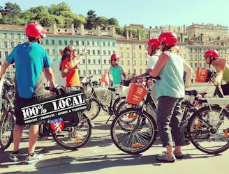 3-hour electric bike tour with food tasting in Lyon